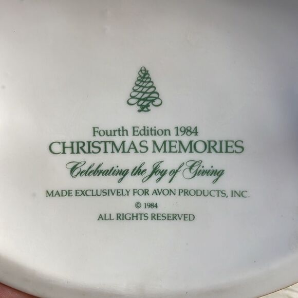 Avon Vintage 1984 Christmas Memories Figurine, Celebrating the Joy of Giving - Picture 12 of 15